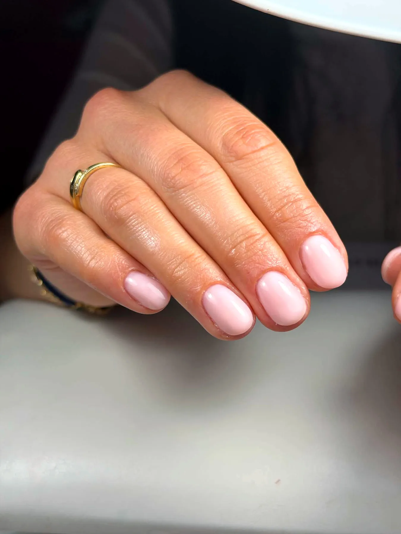 Réalisation ongles chez Louvéa — pose 1
