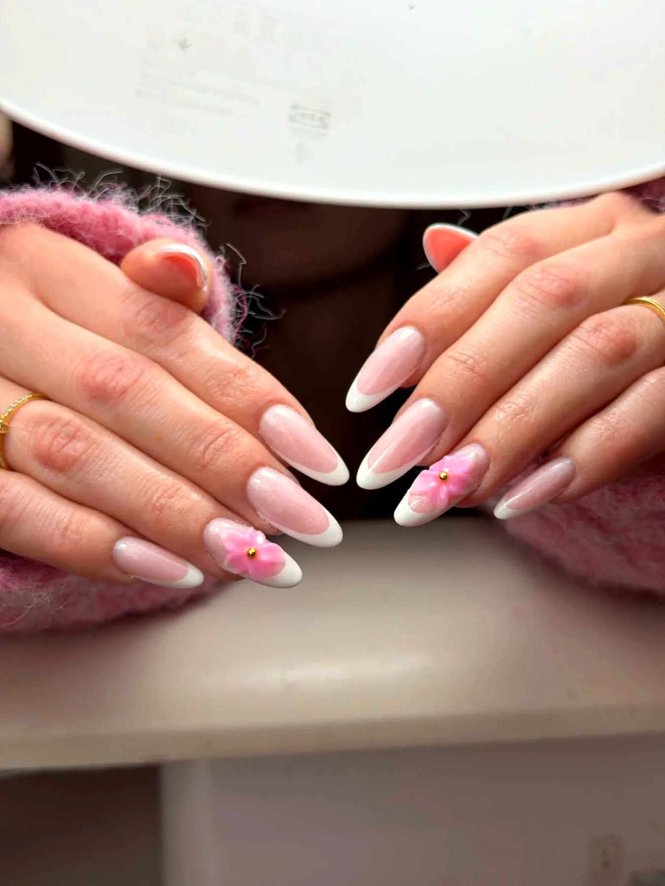 Réalisation ongles chez Louvéa — pose 4