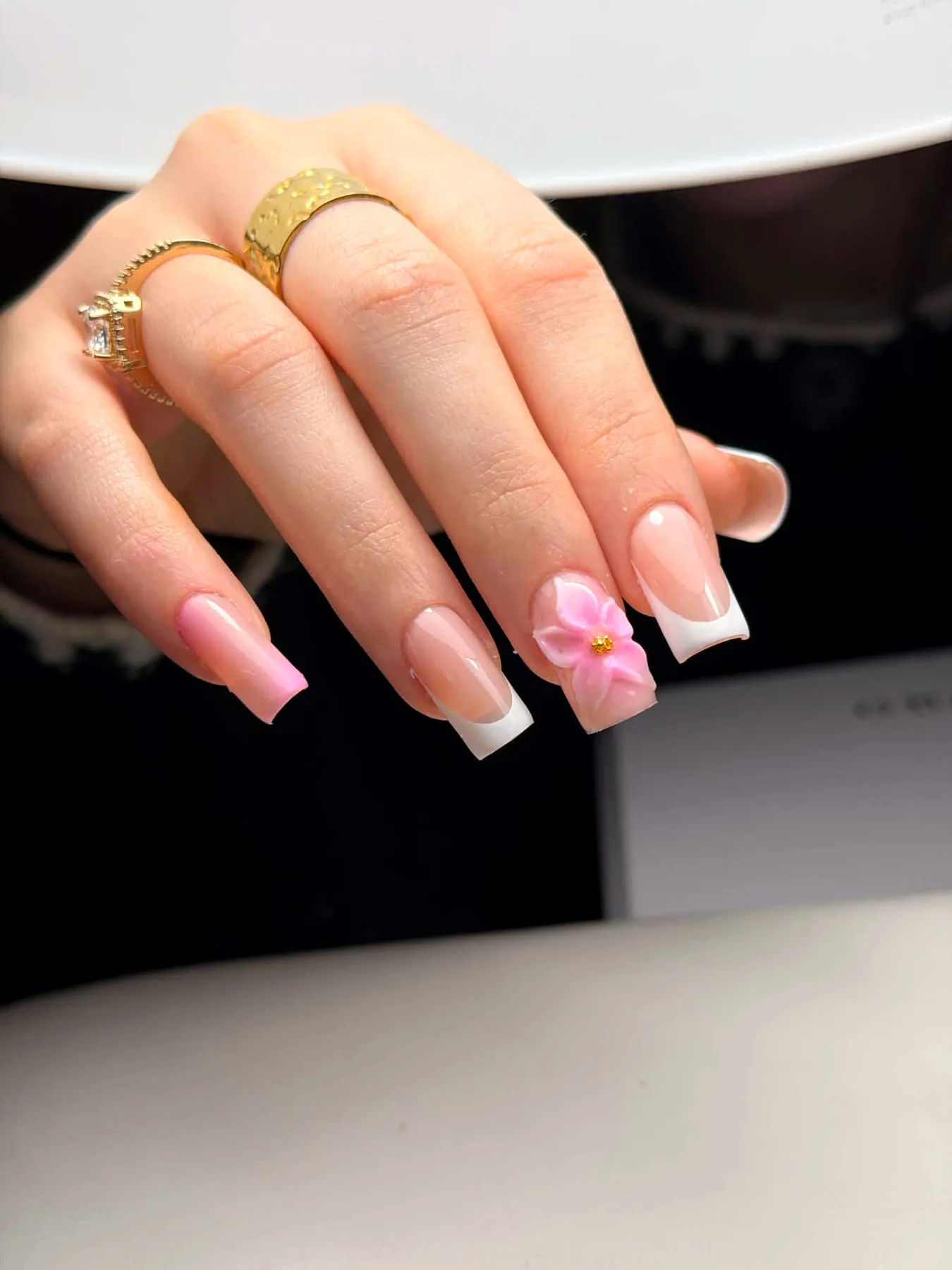 Réalisation les ongles — Louvéa
