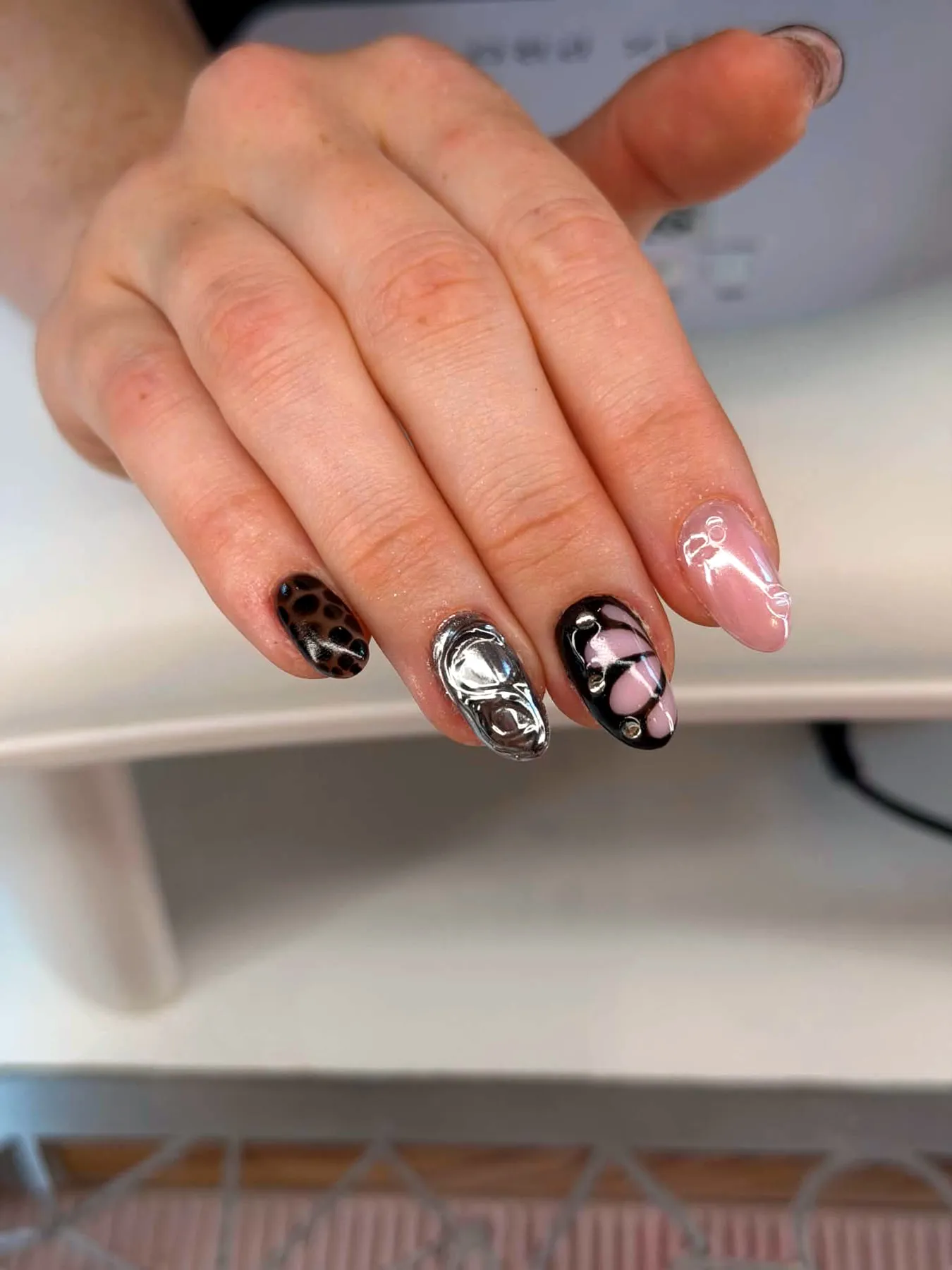 Réalisation ongles chez Louvéa — pose 20