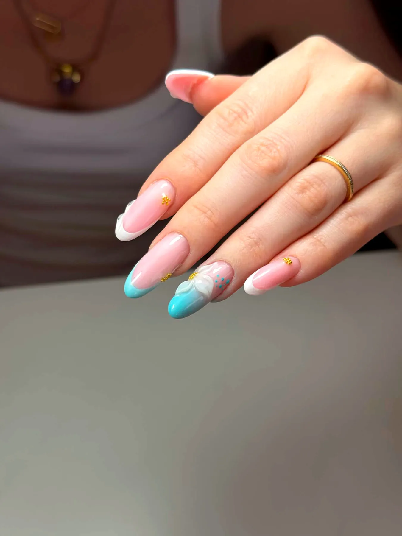 Réalisation ongles chez Louvéa — pose 21